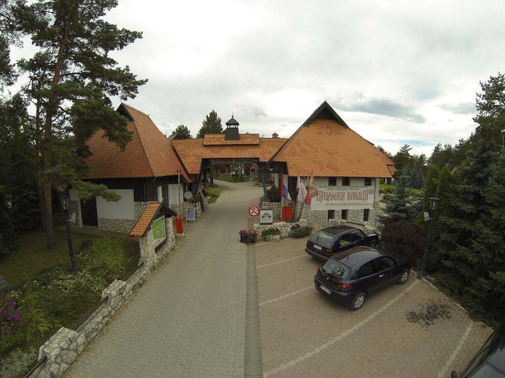 Kraljevi Konaci - Najam Kuca Na Zlatiboruアパートメント エクステリア 写真